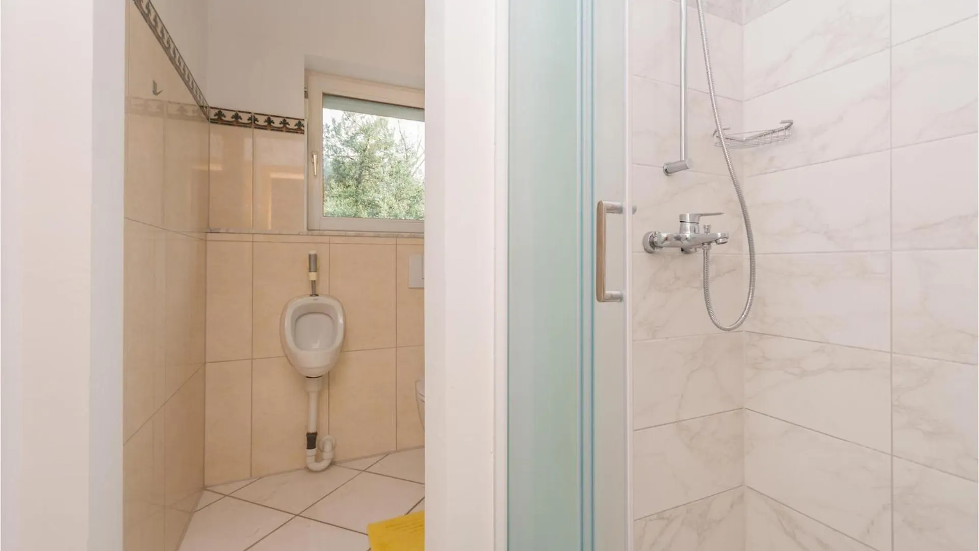5 Bedroom Awesome Home In Rastane Donje Donje Rastane 0*,