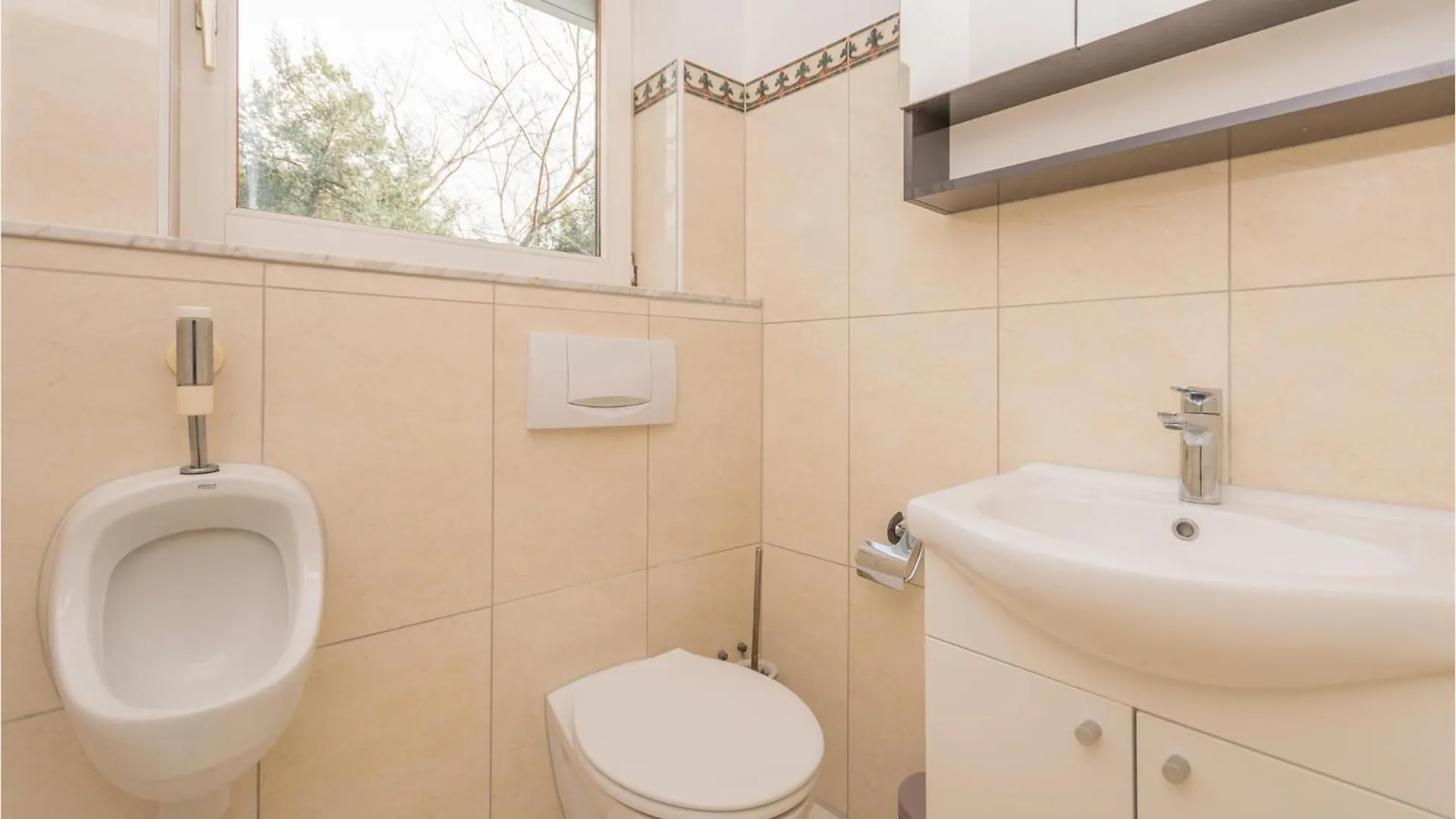 Holiday home 5 Bedroom Awesome Home In Rastane Donje Donje Rastane