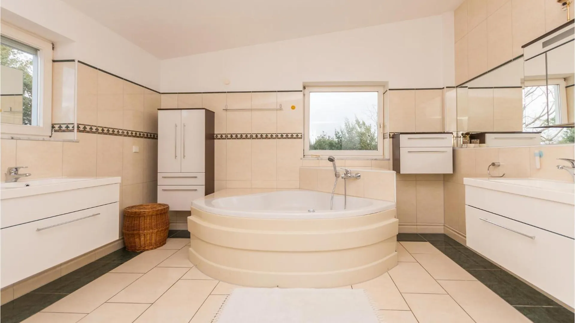 5 Bedroom Awesome Home In Rastane Donje Donje Rastane 0*,  Croatia